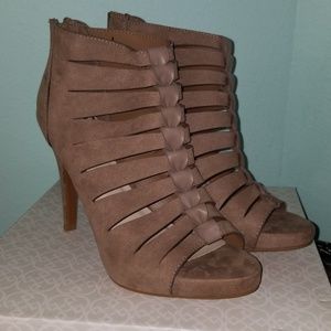 Tope colored boot sandals